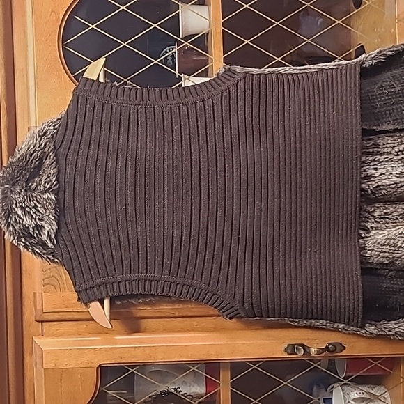 Faux Fur Vest - Picture 4 of 5